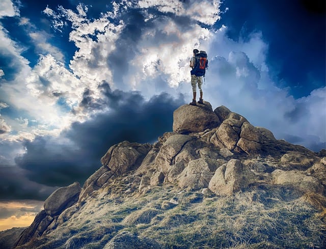 Explorador en la cima